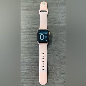Apple Watch Series 6 (GPS, 40 mm) - Gold Aluminum Case w/ Pink Sand Sport Band